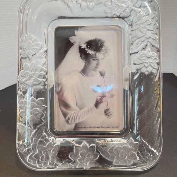 Crystal Clear Signatures Chrysanthemum Rectangular Crystal Photo Frame 4x6 Frost - Picture 13 of 15